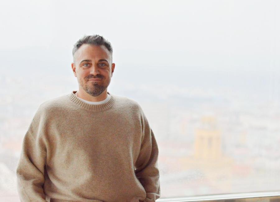 Robert Bryndza: Úspěch přišel přes noc. Teprve teď se v něm učím chodit