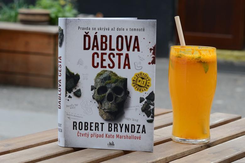 Kate Marshallová odhaluje, co se stalo před jedenácti lety uprostřed vřesovišť. Byl tříletý Charlie unesen? Nebo šlo o nešťastnou náhodu? Ukázka z novinky Ďáblova cesta od Roberta Bryndzy