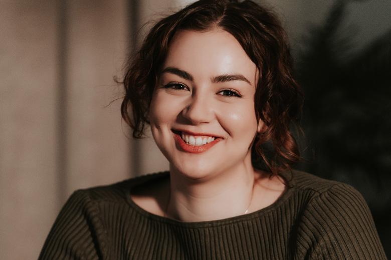 D. B. Peck: „Jediná jistota je, že všichni umřeme.“ Rumunsko-česká autorka přichází s novým psychologickým románem Život aneb Na konci stejně všichni umřou