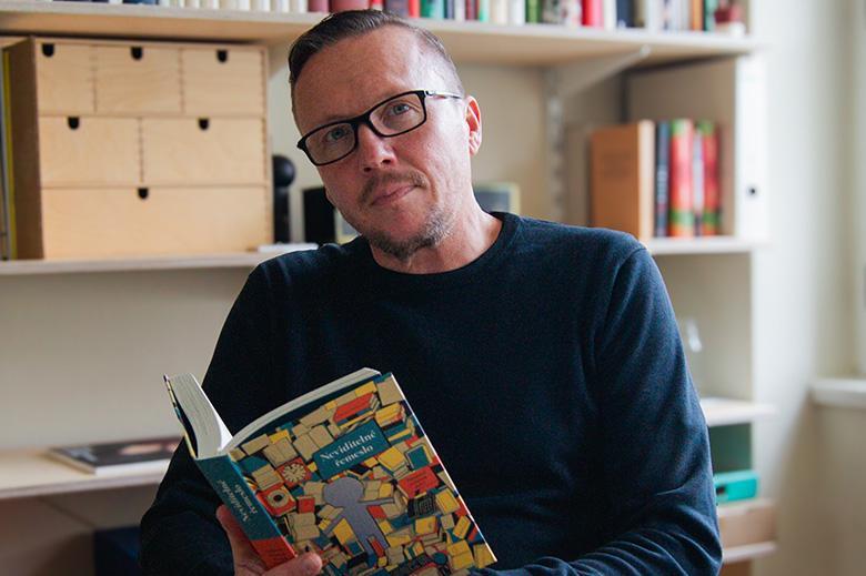 "Dobrý redaktor by měl v sobě živit dvě protikladné bytosti – bohéma a control freaka." Díky knize šéfredaktora Nakladatelství Paseka nahlédnete pod pokličku knižního průmyslu