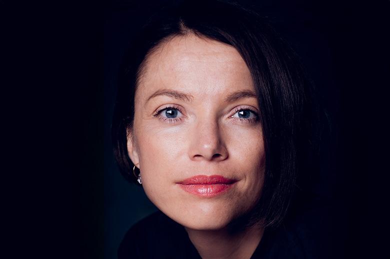 Marie Vejvodová: „Vůně dokážou obejít hlavu a putují přímo do srdce, probouzejí emoce.“ K románu Grácie z Elby debutující české autorky si můžete přivonět – přeneseně i doslova