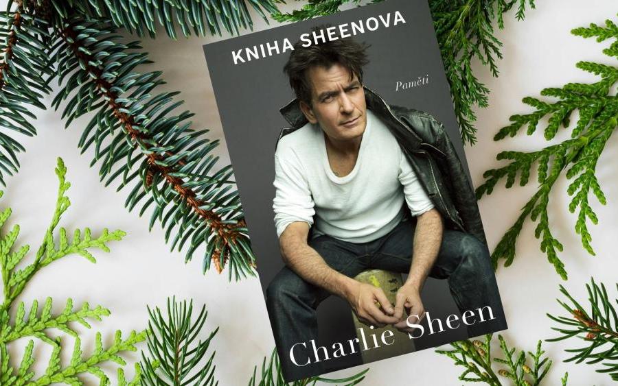 Sláva, pád a smích skrz bolest: Kniha Sheenova jako road movie na papíře