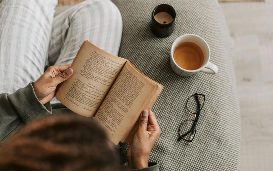 Romantika z hlubin, krev a čest v Západozemí. Únorové fantasy láká na velké emoce