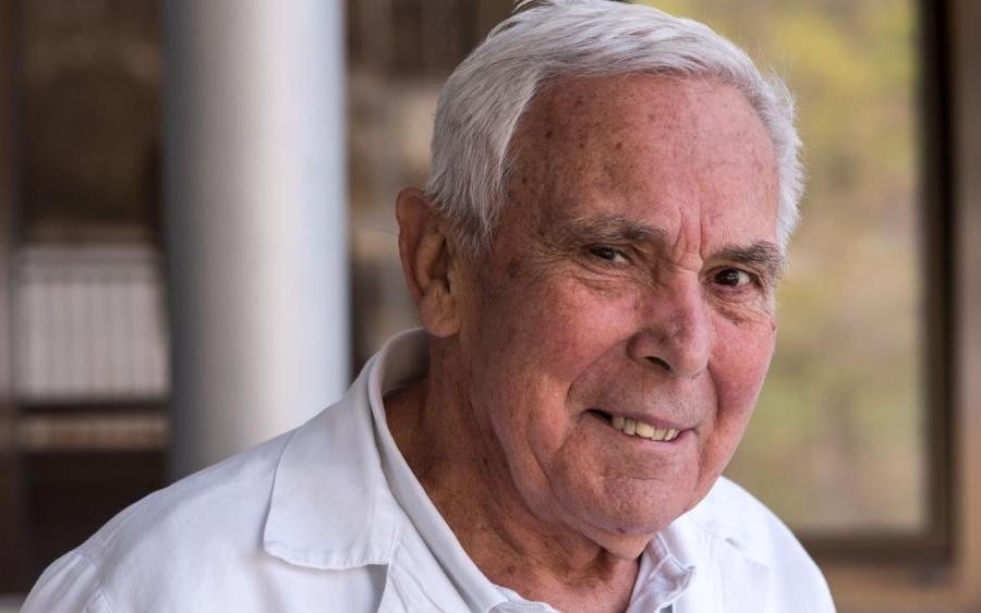 „Dávám přednost škaredé literatuře.“ Chirurg Pavel Pafko překvapuje nejen na sále, ale i mezi knihami